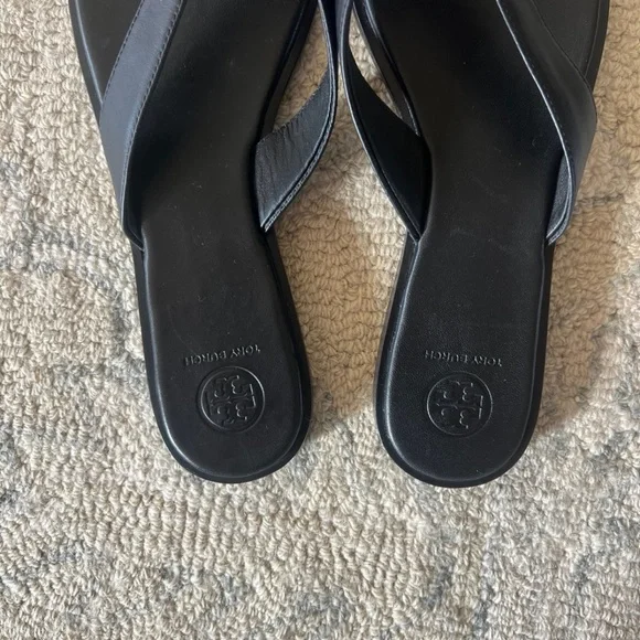 Tory Burch Black Leather Sandals with Gold Medallion - Picture 5 of 7